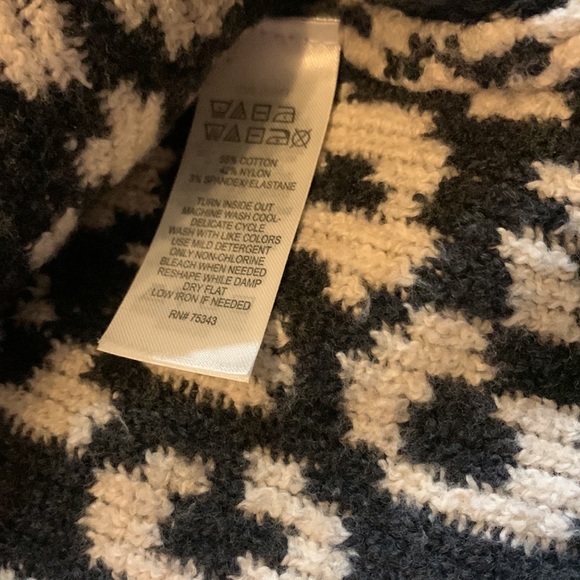 Yes Lola size XS animal leopard print sweater soft comfy beige black EUC - Picture 3 of 8